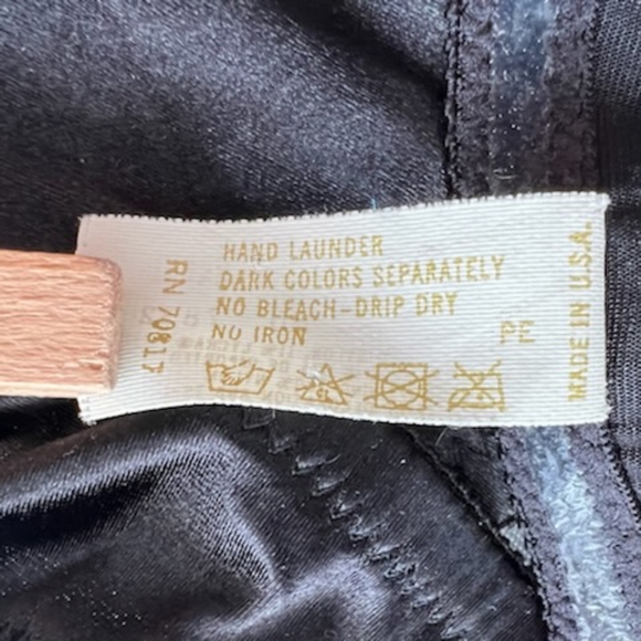 VICTORIAS SECRET GOLD LABEL VINTAGE BLACK LACE CORSET SIZE 36B - Picture 15 of 16